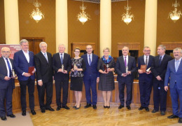 Nagrody odebrał z rąk wiceministra Jacka Boguckiego Prezes SM BIELUCH w Chełmie – Janusz Mojak (czwarty od prawej)