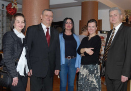 Goście i gospodarze śniadania. Od lewej: Izabela Grabowska-Chlebio, Kazimierz Gromadzki, Monika Iskandar, Agnieszka Lenart i Damian A. Zaczek